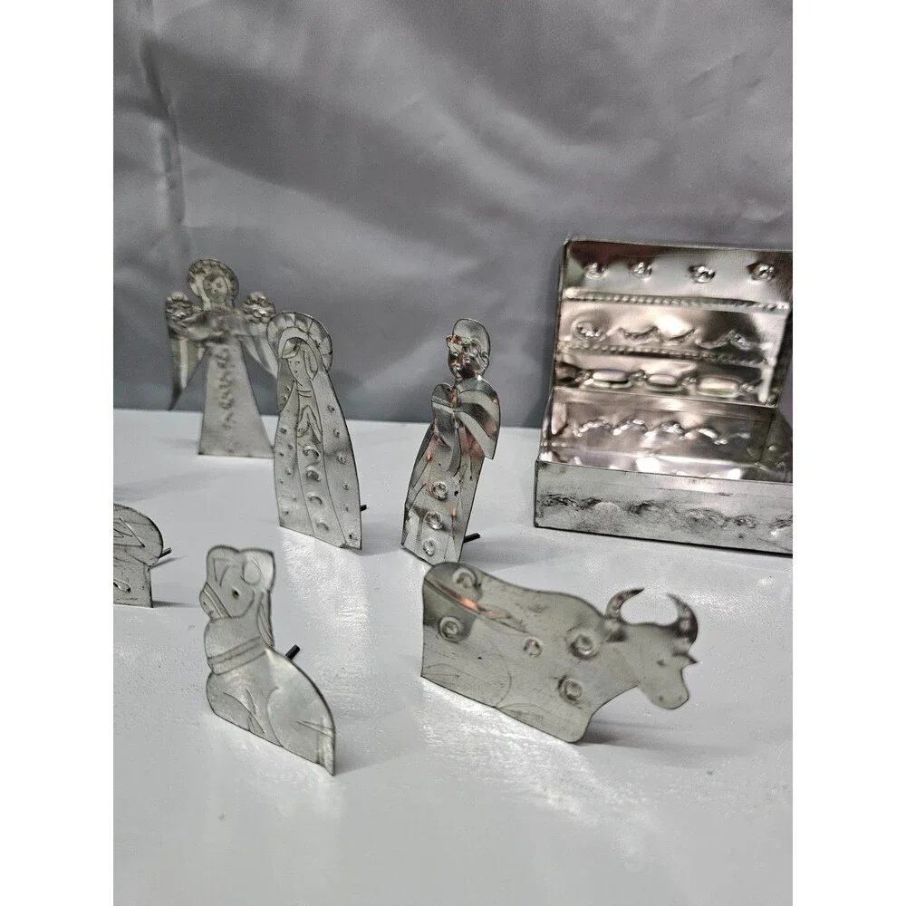 Mexican Hojalata Tin Nativity Set Folk Art 11 Piece With Storage Box